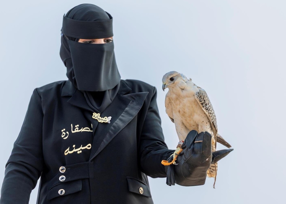 صقارة من الحدود الشمالية.. شغف بتدريب الصقور يتحول إلى ممارسة واحتراف