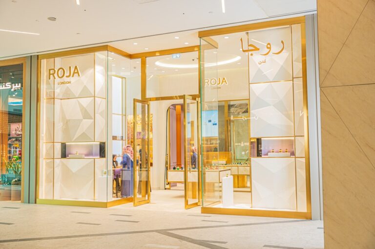 روجا لندن تفتتح أول بوتيك لها في السعودية في سولتير مول احتفالًا بفن العطور البريطانية الراقية