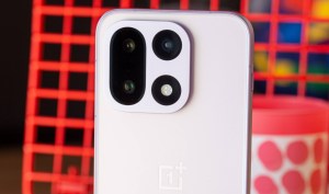 هاتف OnePlus 15 يحصل على فلتر Neon للكاميرا ودعم الشحن المباشر للأنشطة غير المخصصة للألعاب