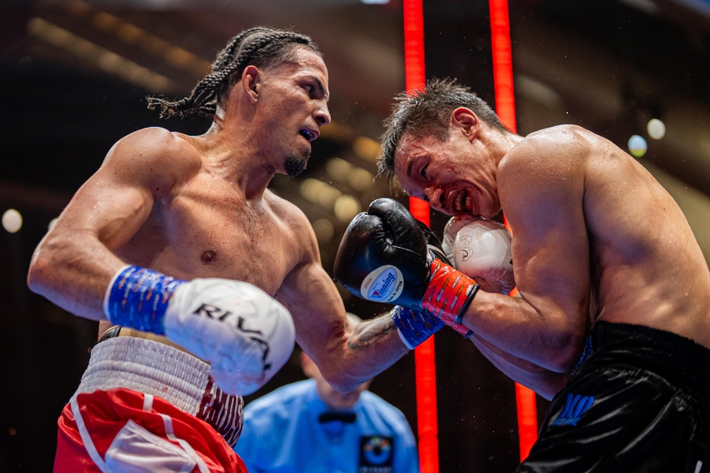 ناويا إينوي يحافظ على لقبه العالمي في ليلة الساموراي