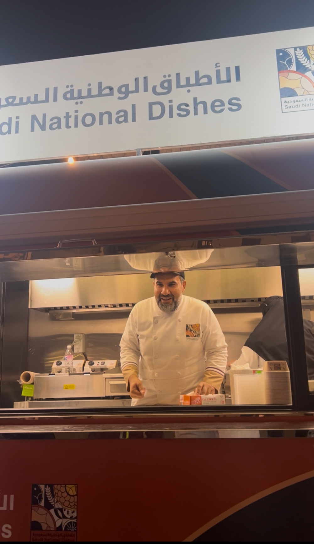 من خدمة الحجاج إلى توثيق التراث.. «شيف» ينقل المطبخ الحساوي إلى أزقة جدة