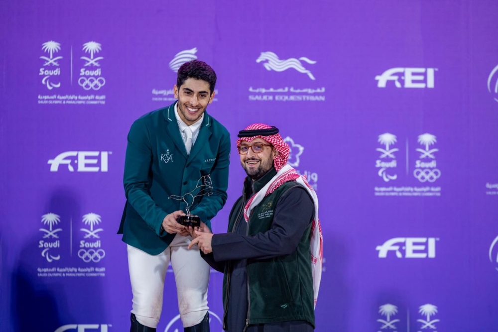 إيمانويل كاميلي .. بطلا لشوط جائزة “قفز السعودية” الكبرى