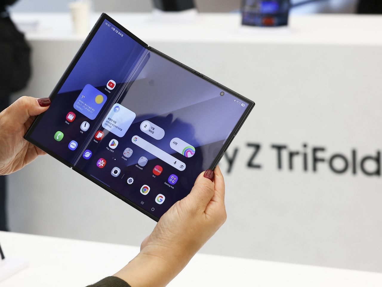 كم تبلغ تكلفة استبدال شاشة Galaxy Z TriFold القابل للطي؟