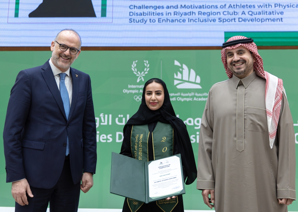 فهد بن جلوي يشهد تكريم خريجي دبلوم الدراسات الدوليه