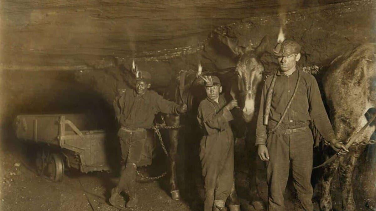 قصة مقتل 361 بريطانياً خنقاً واحتراقاً بسبب فانوس زيتي