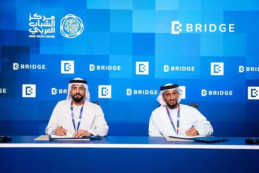 مركز الشباب العربي يوقع مذكرتي تفاهم استراتيجيتين مع “بريدج” و” فيجينيرز “