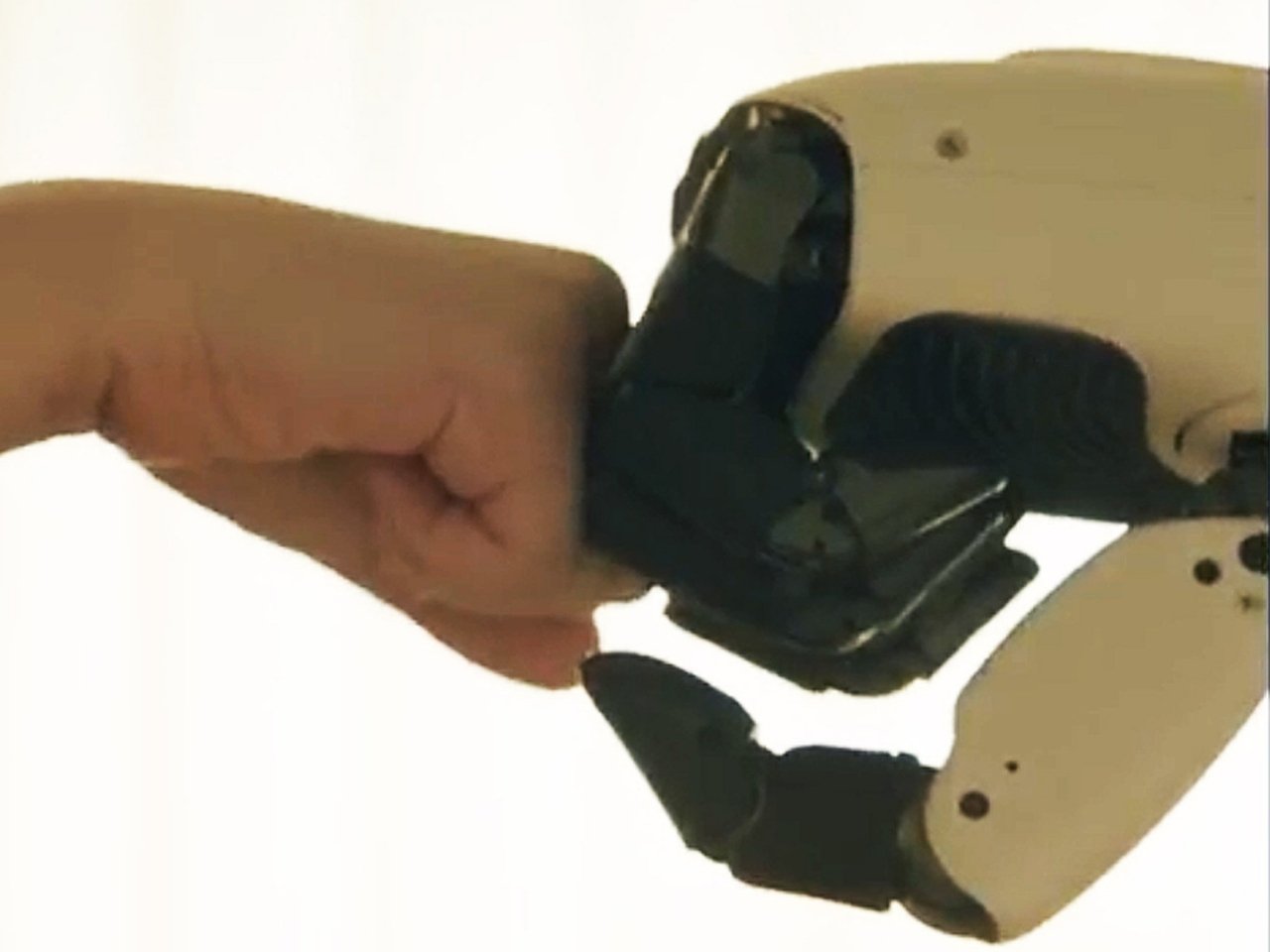 إل جي ستكشف عن روبوت منزلي ذكي “CLOiD” بقدرات بشرية في CES 2026