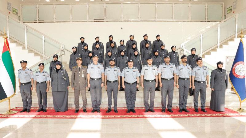 تخريج دورة لتأهيل العنصر النسائي في شرطة أبوظبي