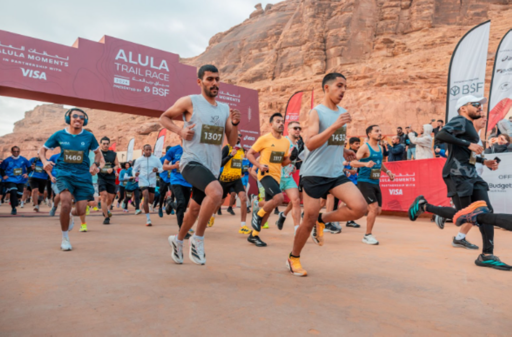 بين الرمال والجبال: عدّاؤو العالم يختتمون رحلة التحدي في سباق درب العُلا