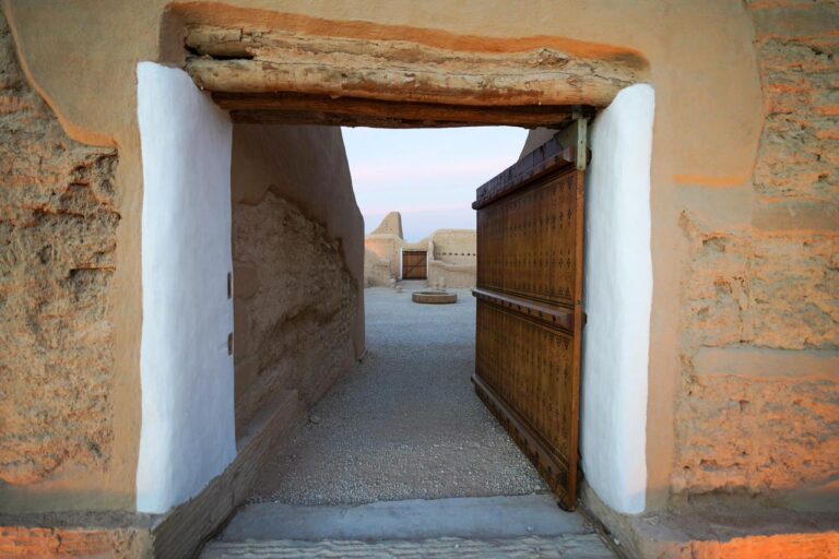 قصر الأمير مشاري بن سعود بن محمد بن مقرن يجسد قيمة "العزوة" لزوار برنامج هل القصور في الدرعية