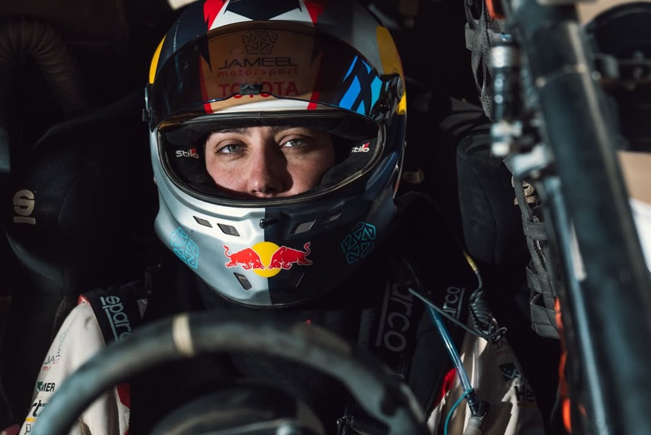 دانية عقيل تهنئ سائق الراليات السعودي حسن جميل على مشاركته الأولى في رالي داكار