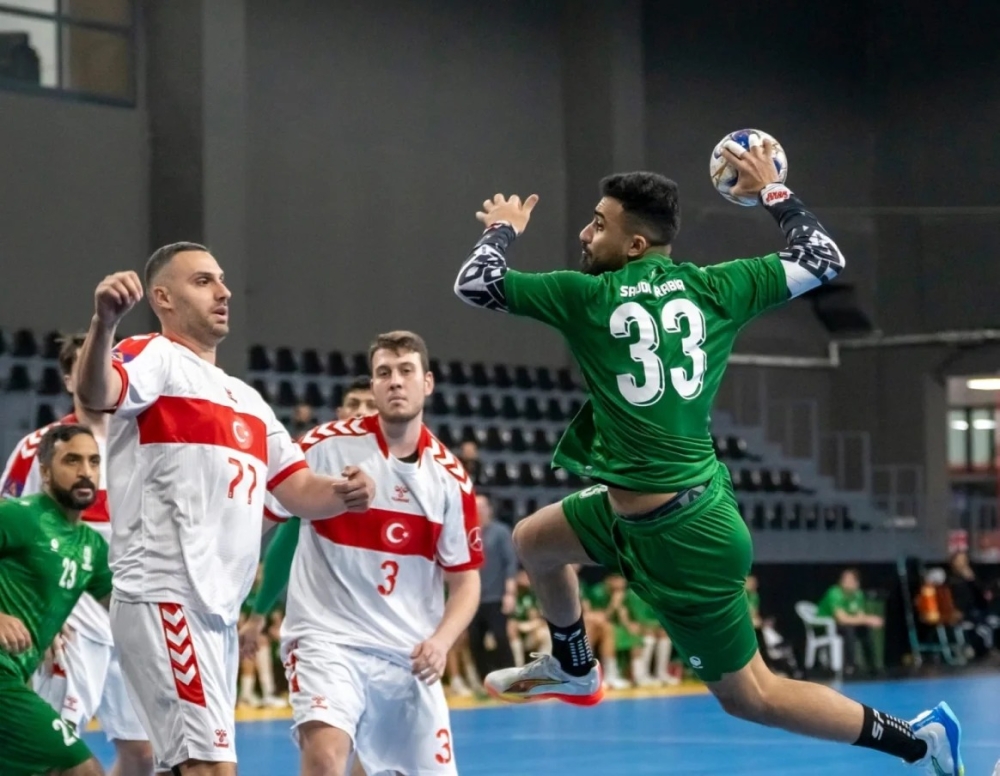 «قبضة الأخضر» تنهي محطة تركيا