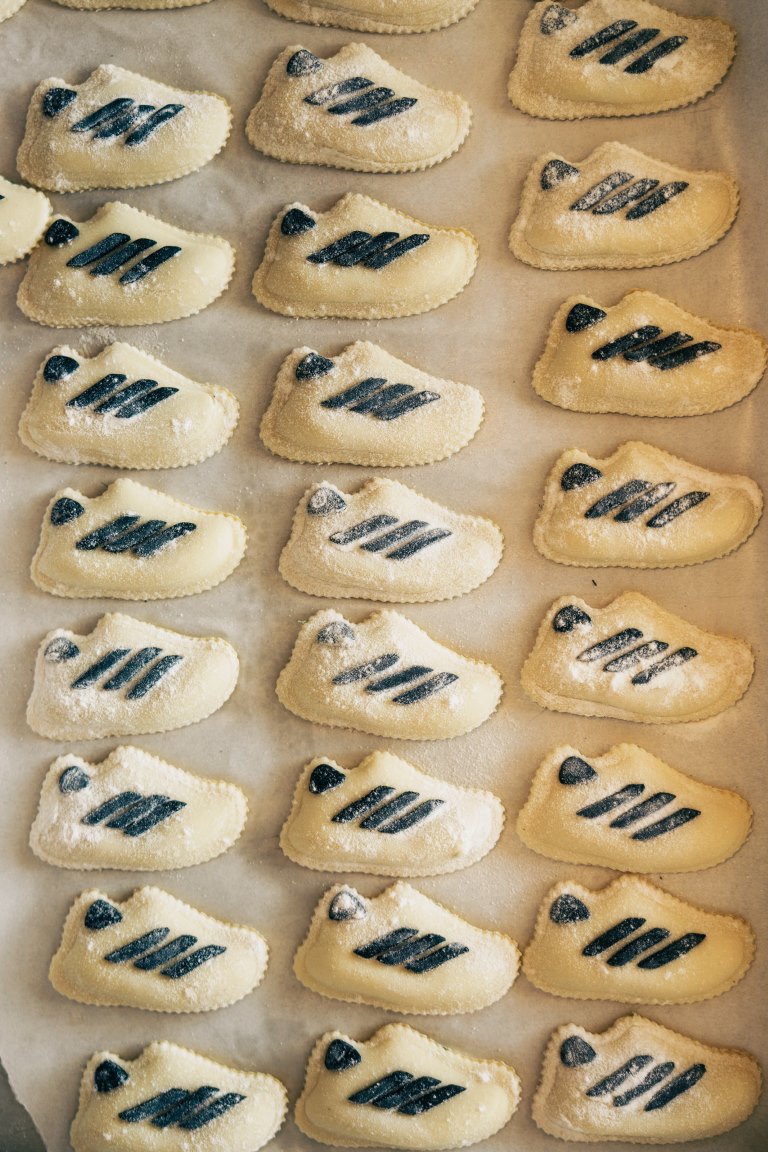 أديداس تطلق باستا Adizero بإصدار محدود لمنح العدائين الطاقة بشكل مجاني خلال أسبوع الماراثون