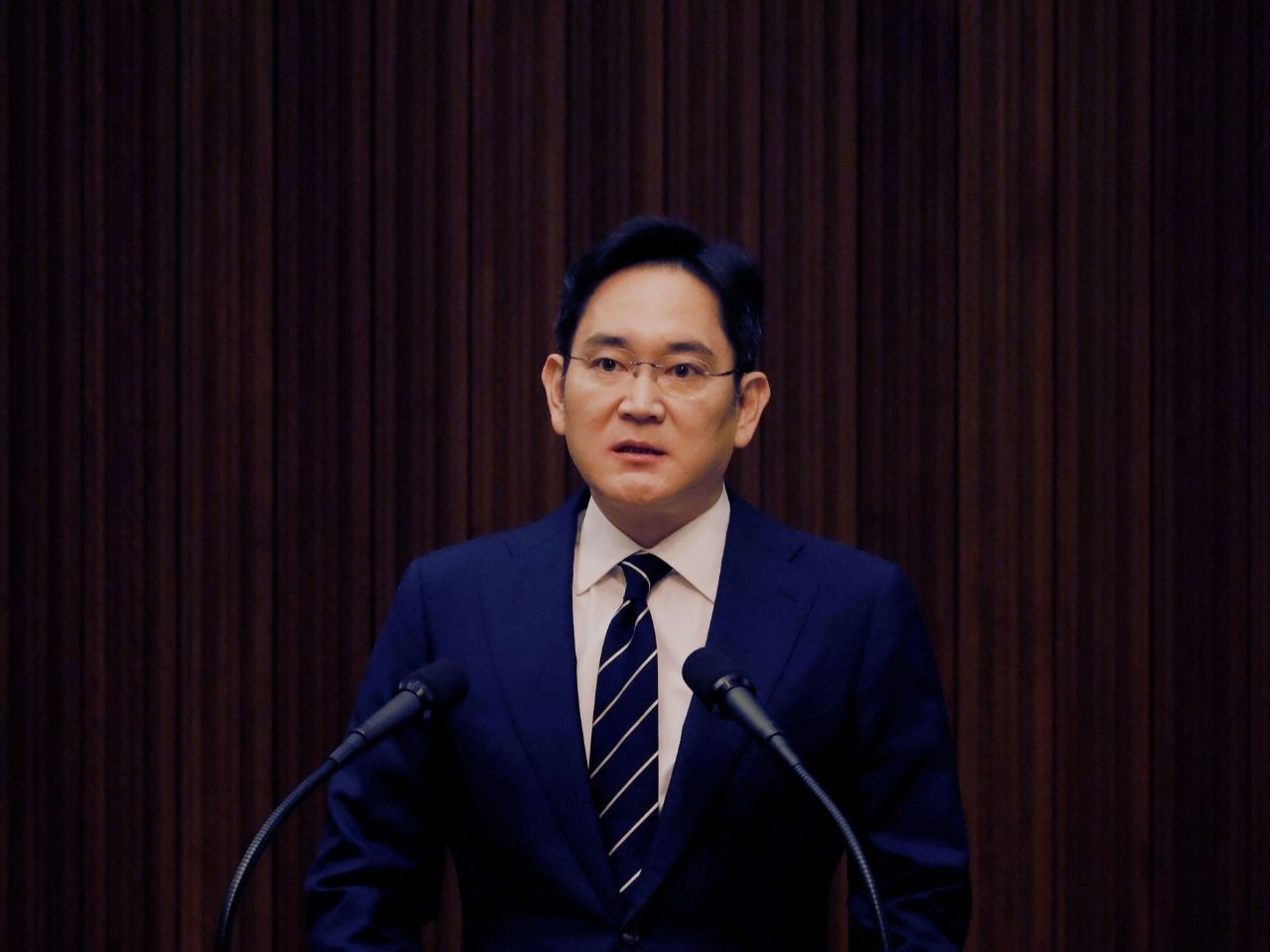 رئيس سامسونج يجتمع بكبار التنفيذيين لوضع أهداف 2026