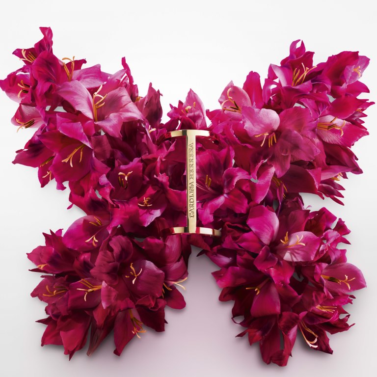 La Bomba إطلاق عطر كارولينا هيريرا الأكثر ترقّبًا