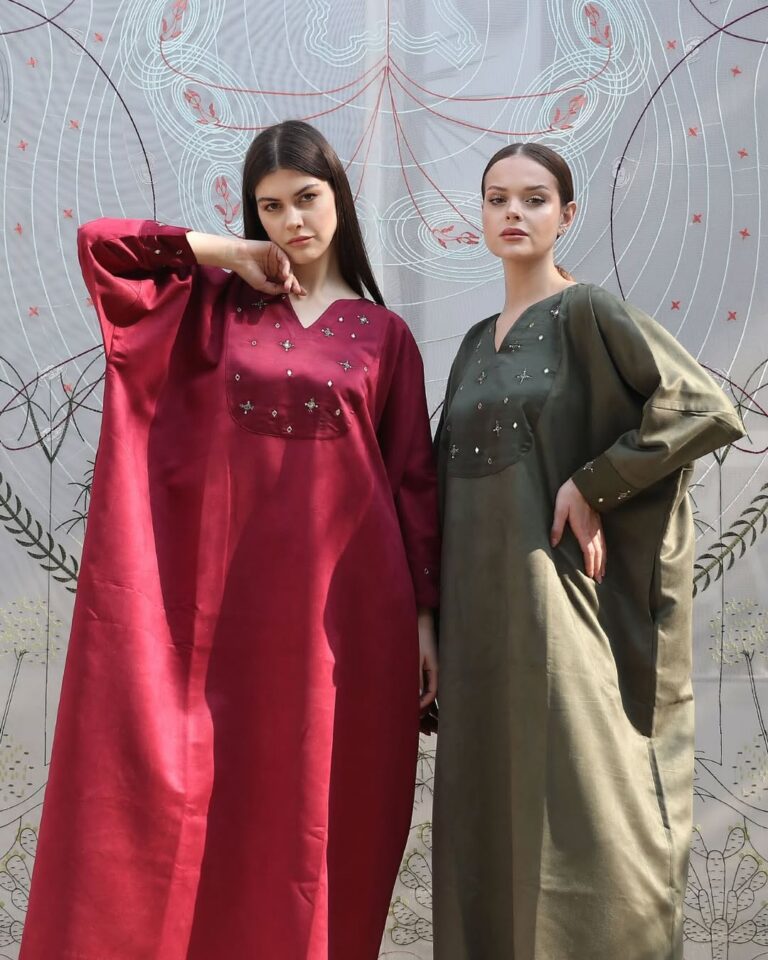 من العرض إلى الحوار: جمعية الأزياء تعزز حضورها عبر معرض Blue وجلساته المثرية