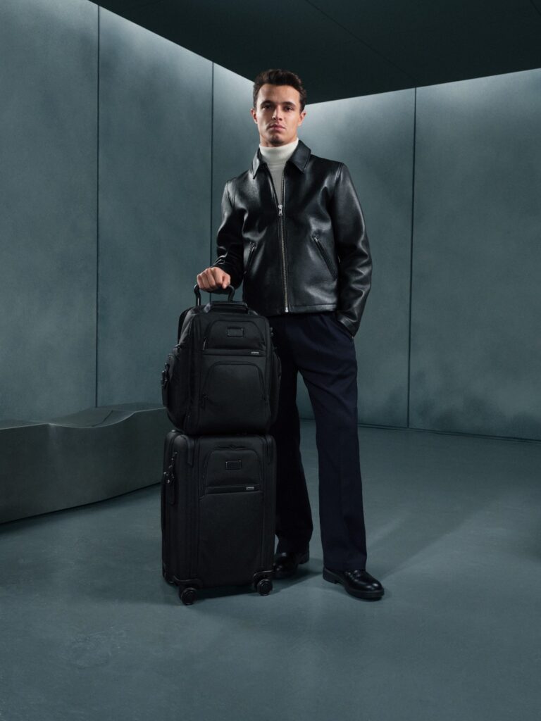 ‏"تومي" ‏تكشف عن الجيل الجديد من مجموعة ‏TUMI Alpha‏ من خلال حملات إعلانية ‏بمشاركة "لاندو نوريس" و"واي دكسون"‏