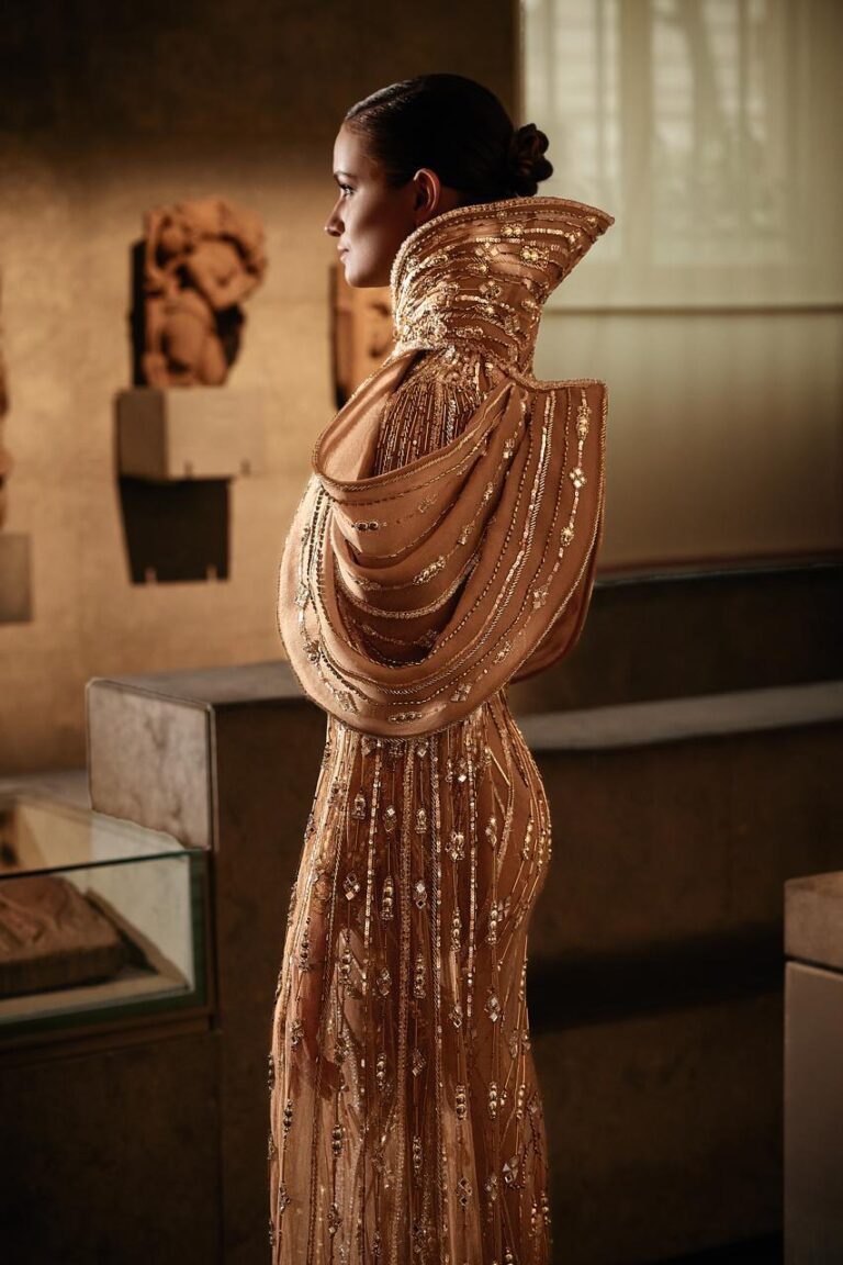 المصممة منال عجاج أول مصممة سورية تعرض تصاميمها في باريس