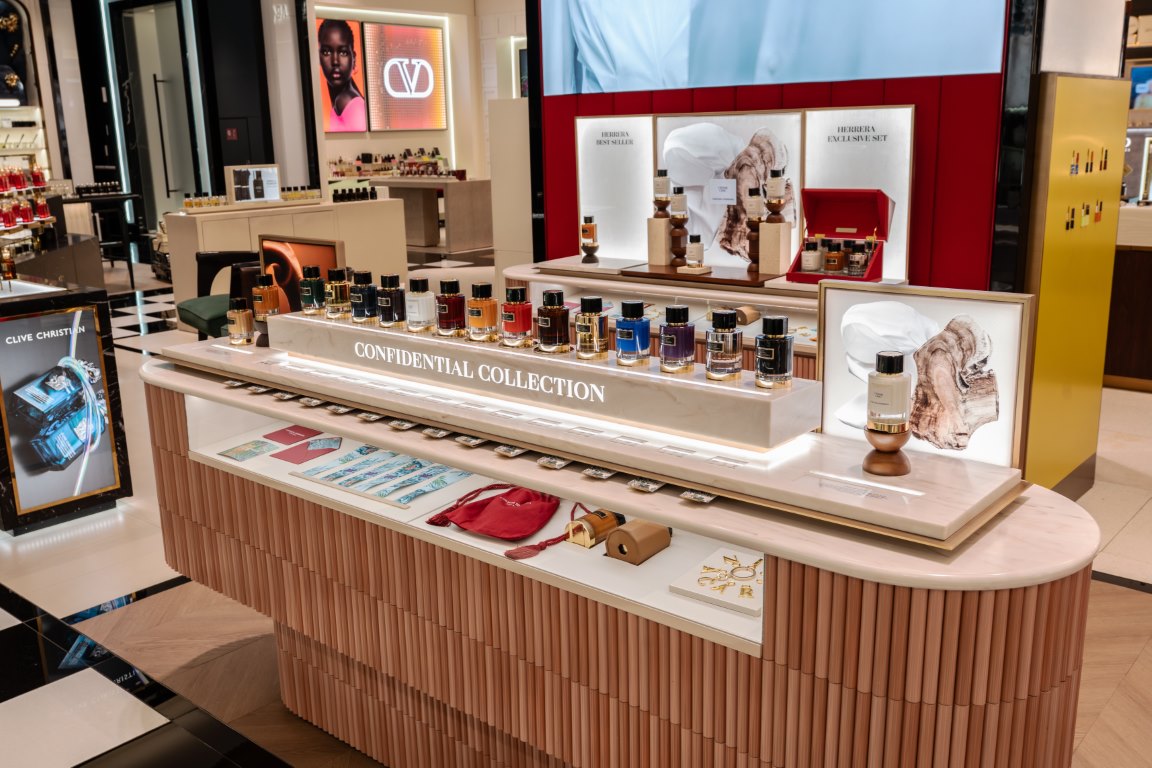 كارولينا هيريرا تكشف عن كاونترها المطوّر حديثًا في بلومينغديلز دبي مول