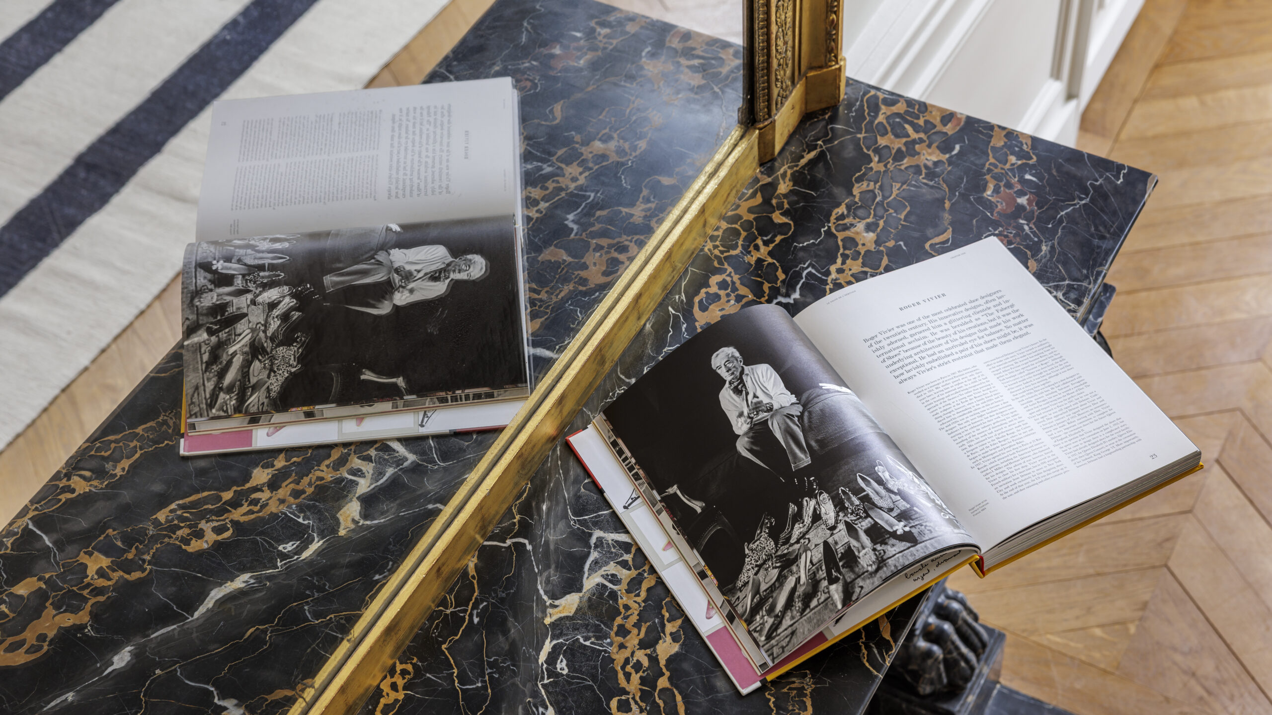 بين عراقة الأرشيف وخيال الحاضر... روجيه ڤيڤييه تطلق مجموعة القطع الفريدة وكتابها الجديد