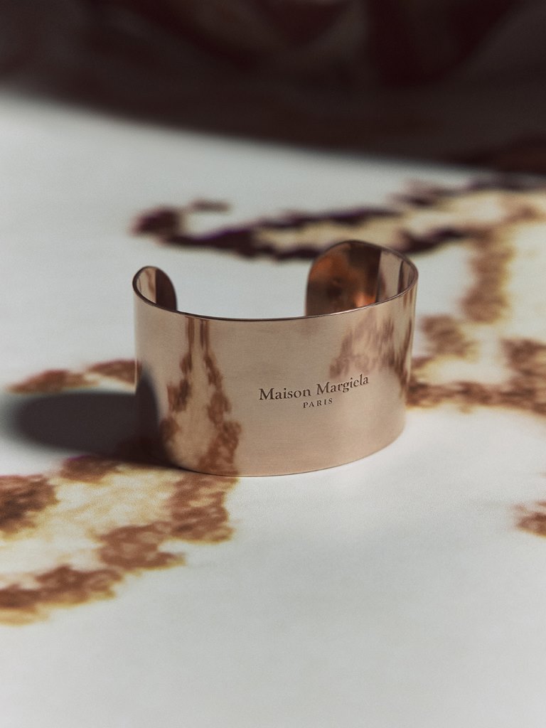 MAISON MARGIELA تطلق تشكيلة حصرية من الإكسسوارات المخصصة للشرق الأوسط