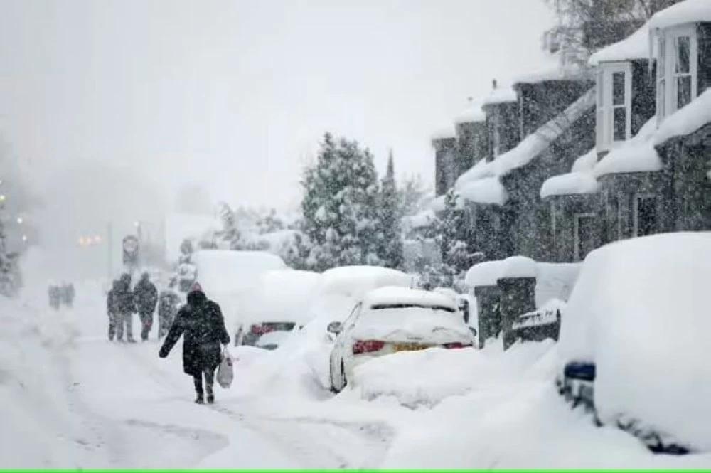 عاصفة ثلجية تضرب بريطانيا 33 ساعة والحرارة تهبط إلى -4