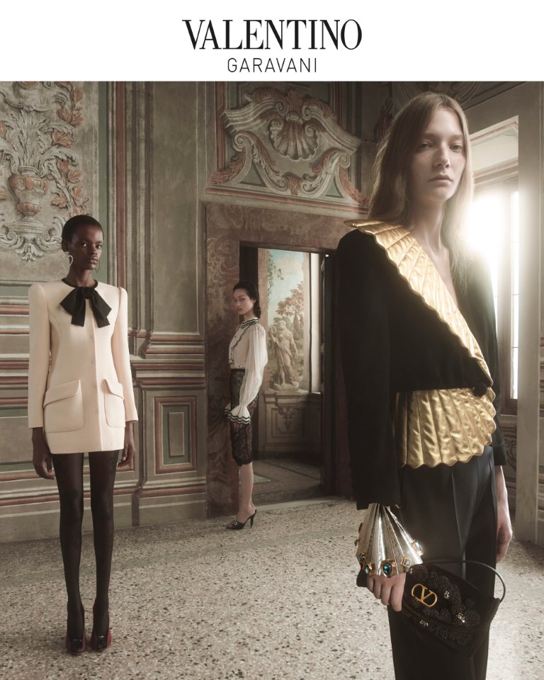 VALENTINO تطلق حملة اليراعات.. فراشات النار FIREFLIES