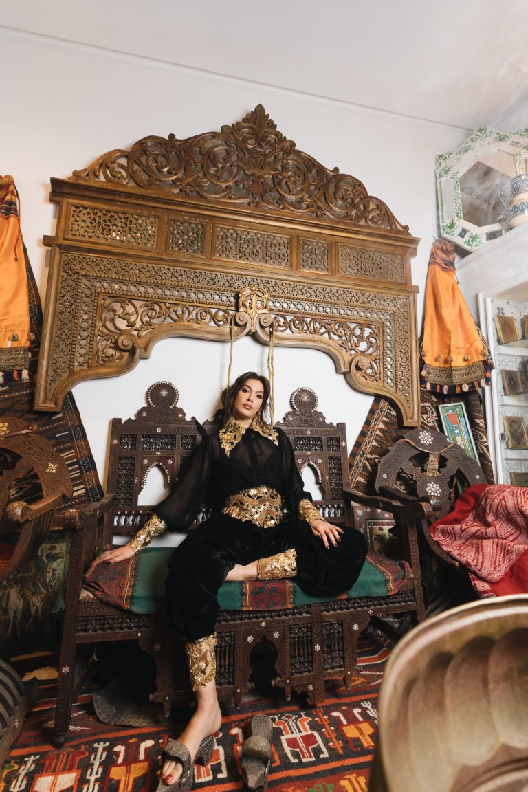 الترايون: عندما يتحوّل الإرث العسكري إلى أناقة أنثوية معاصرة