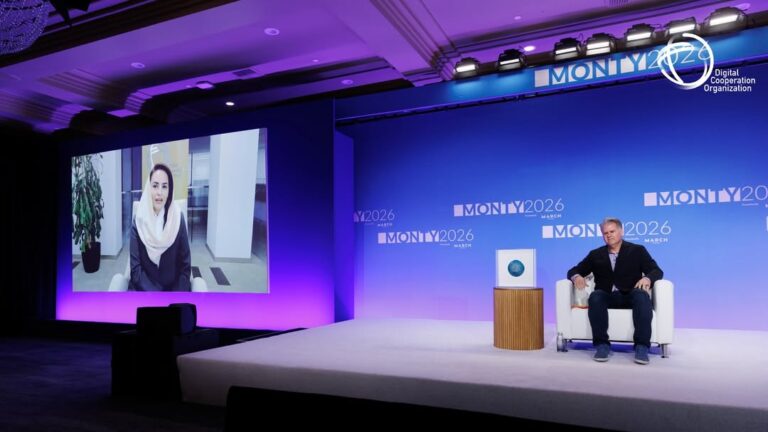 ديمة اليحيى أول امرأة وأول عربية تفوز بجائزة "قمة مونتغمري لدبلوماسية التكنولوجيا"