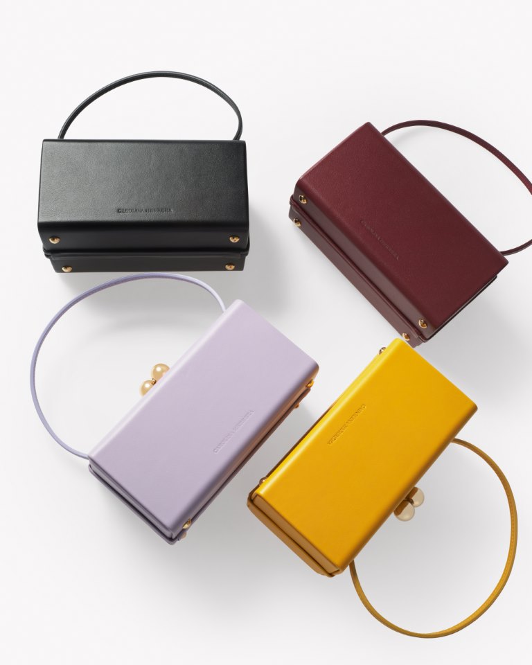 كارولينا هيريرا تُطلق حقبة جديدة من حقائب اليد الجلدية الفاخرة المصنوعة في إيطاليا