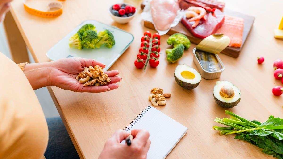 الصيام المتقطع والكيتو.. أيهما أفضل لخسارة الوزن؟