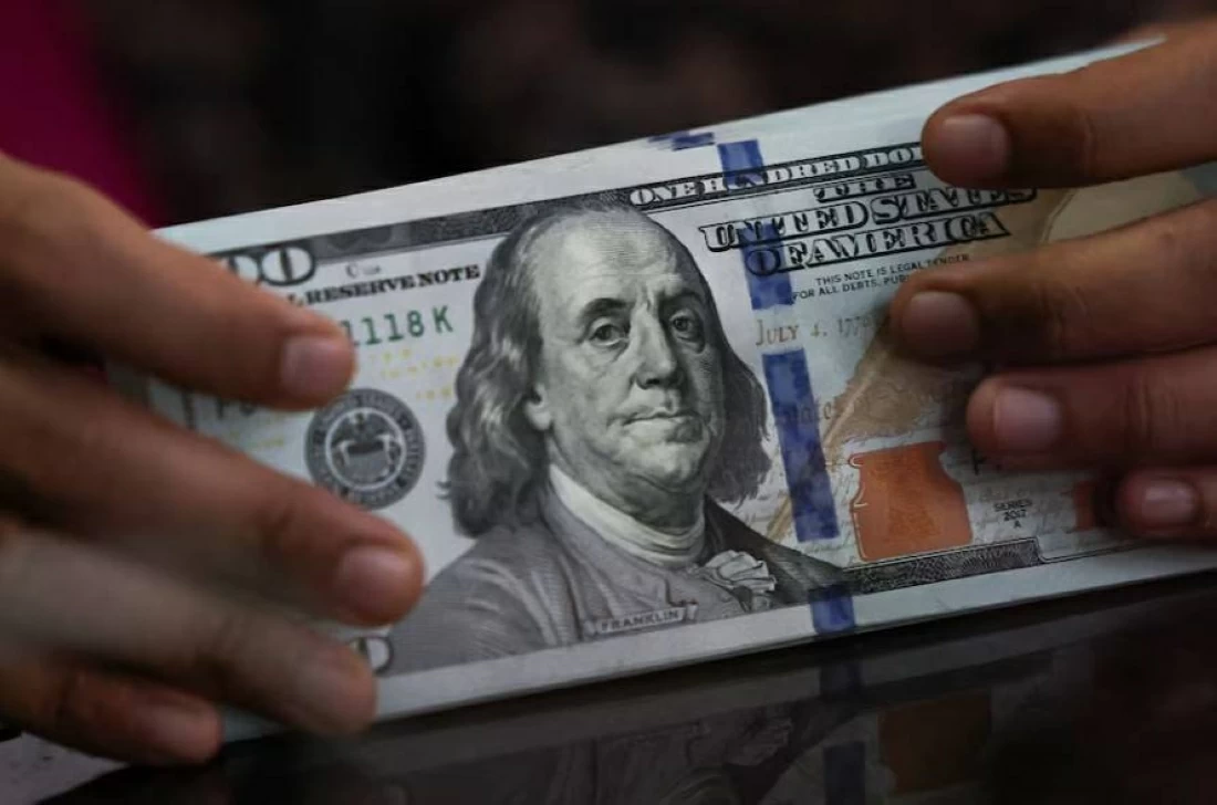 الدولار يعزّز مكاسبه مع تصاعد الصراع في الشرق الأوسط