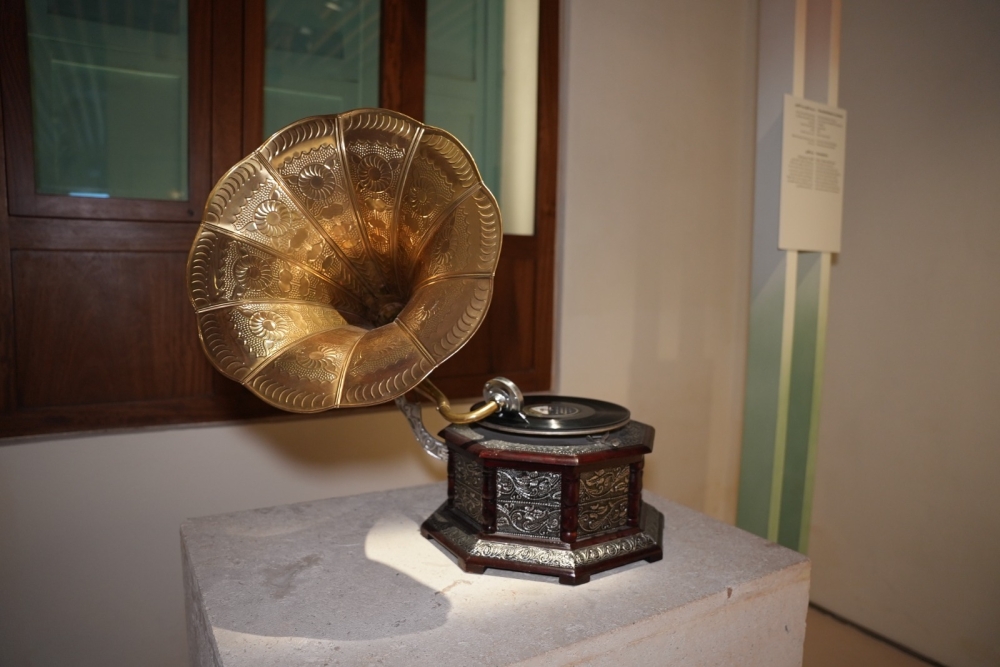 متحف طارق عبدالحكيم .. سيرة الموسيقى السعودية بين جدران جدة التاريخية