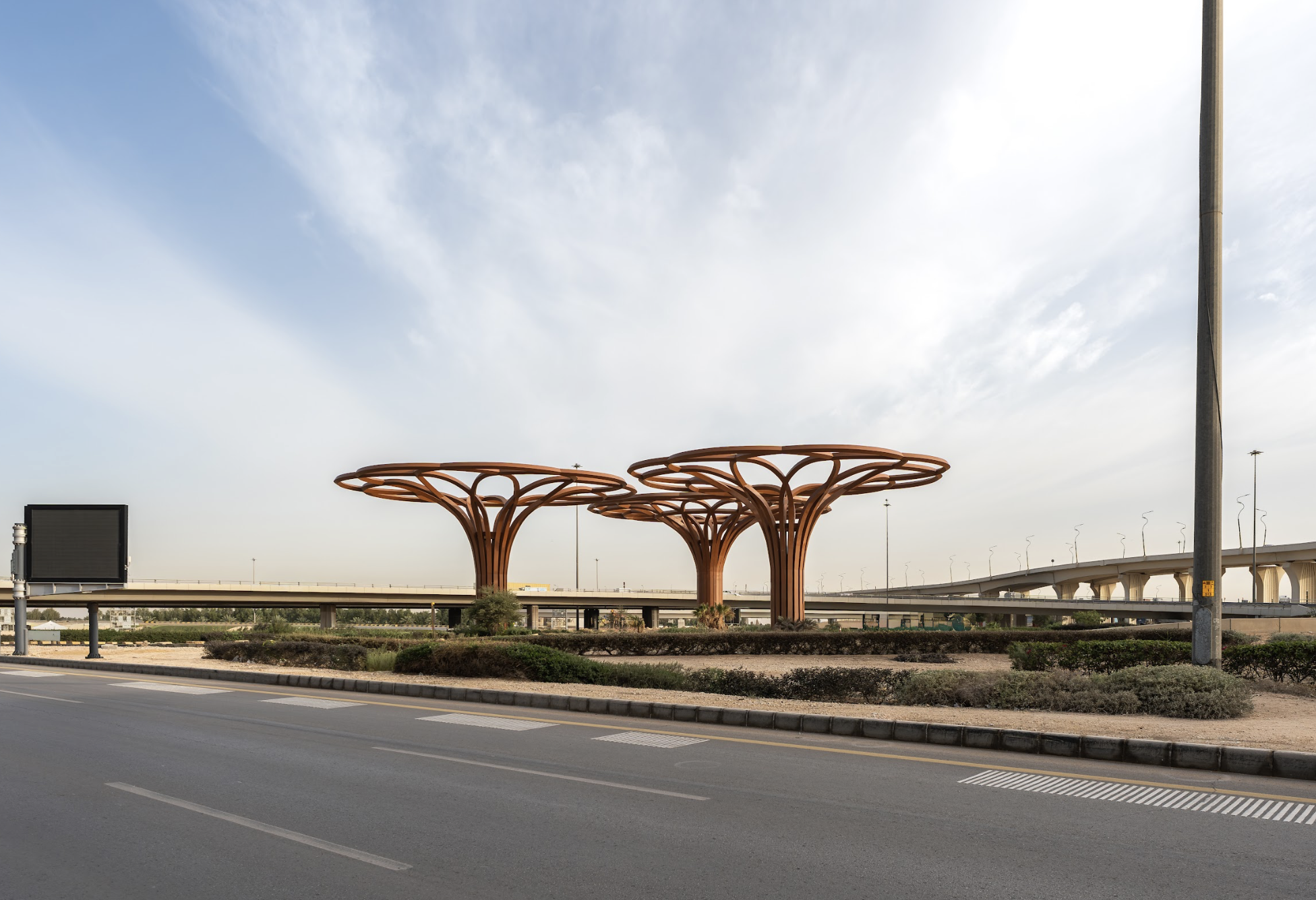 الرياض تتحول إلى "متحف مفتوح".. 75 عمل فني عالمي تزين شوارع العاصمة