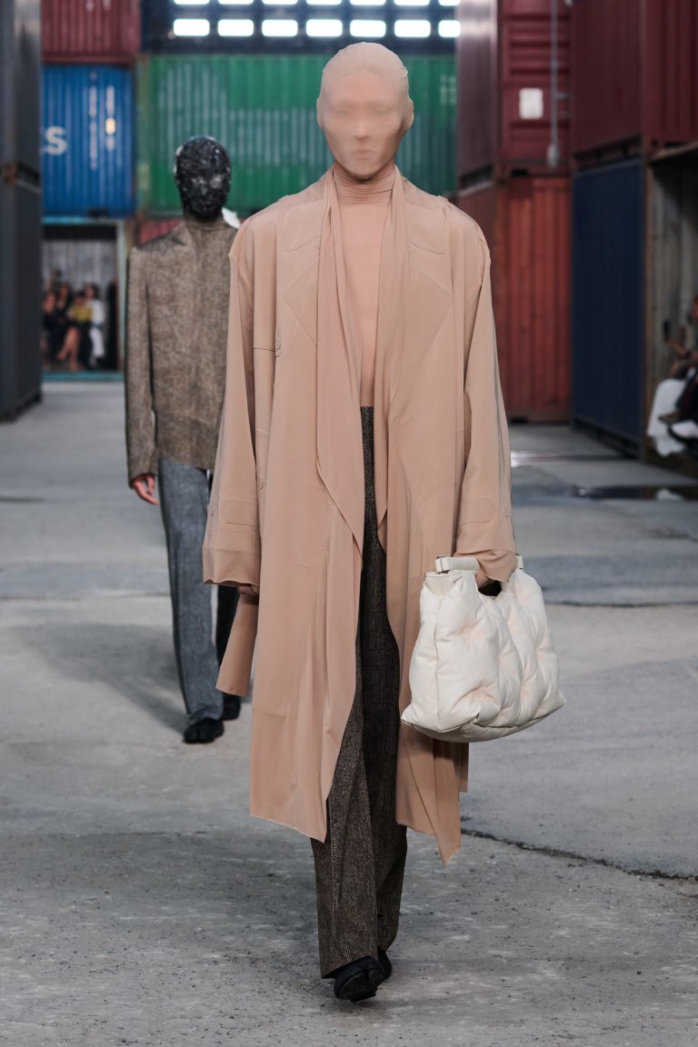 Maison Margiela تطلق تشكيلتها المميزة لموسم خريف وشتاء