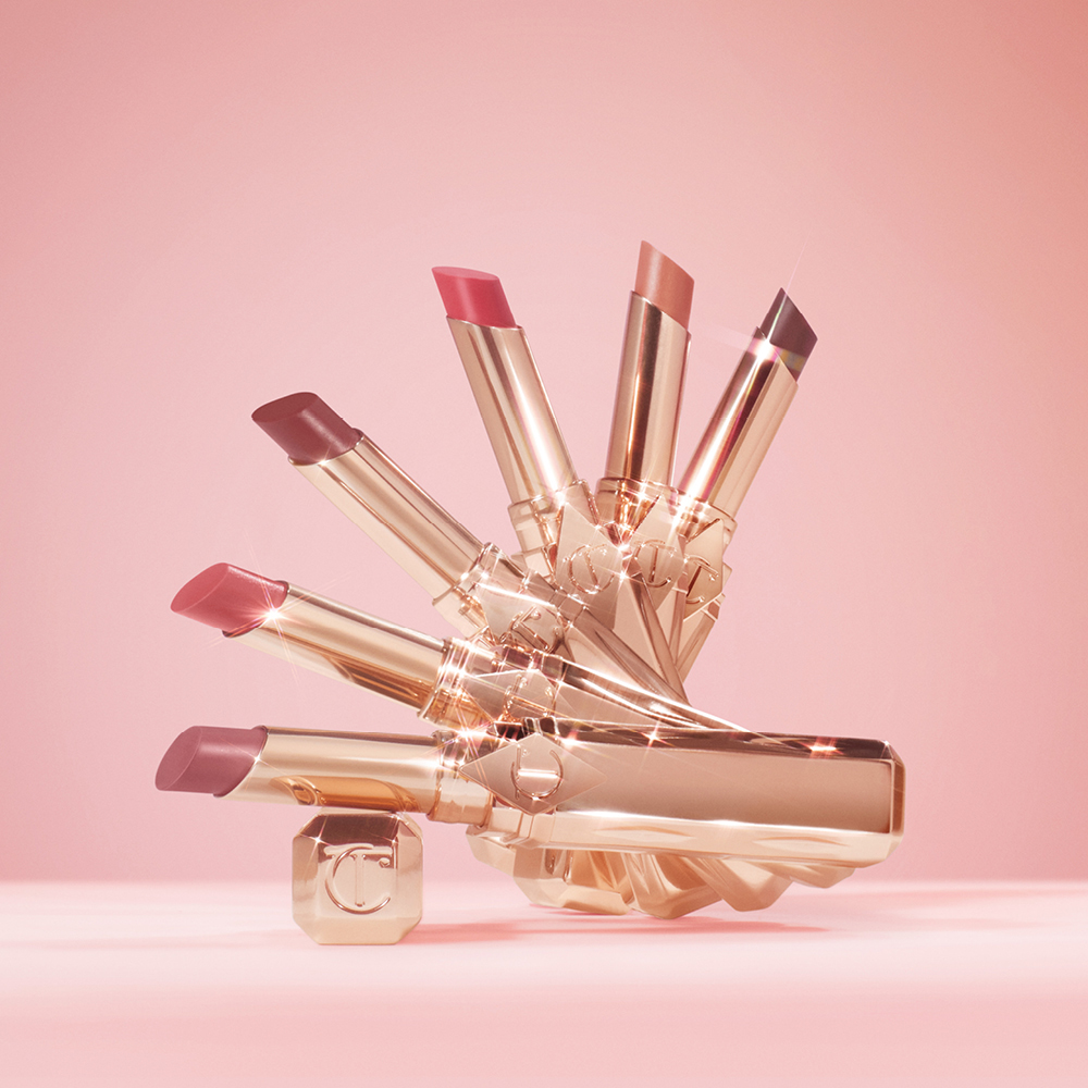 شارلوت تلبوري تزهر PILLOW TALK IN BLOOM في دبي مول