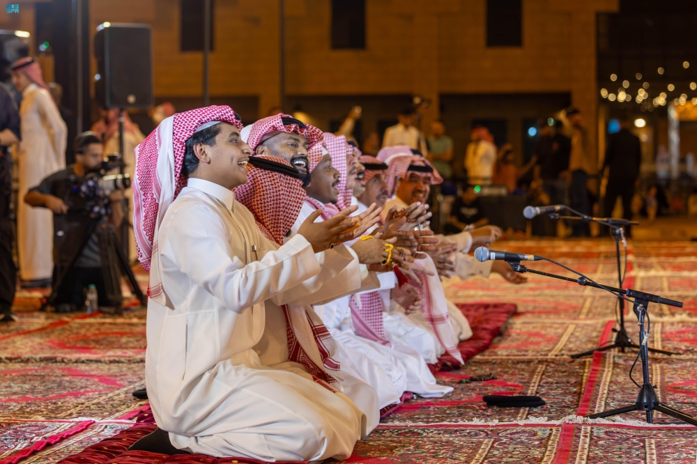 صور| “فن السامر والمحاورة” تعكس الموروث السعودي بقصر الحكم في الرياض