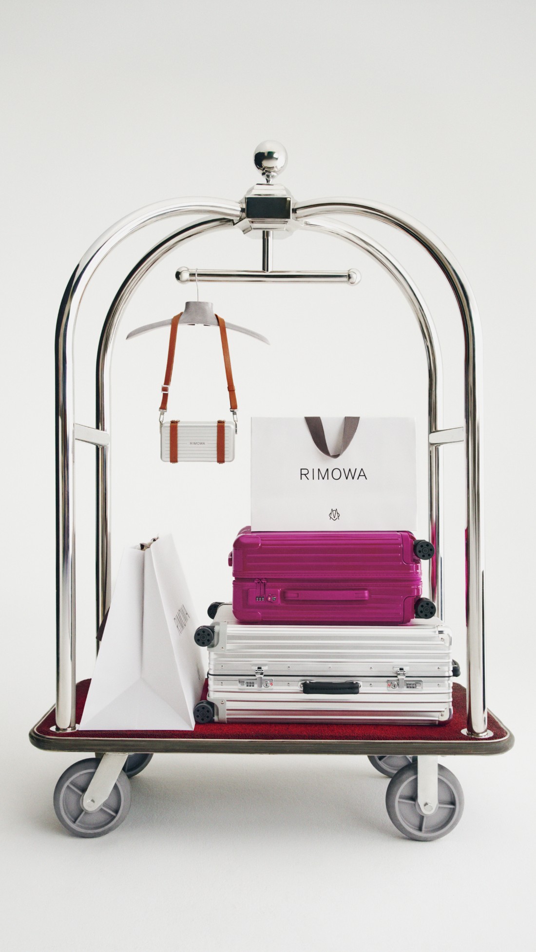 علامة ‏RIMOWA‏ تطرح لونَي ‏Orange‏ وMagenta‏ الجديدَين النابضَين بالحيوية ‏