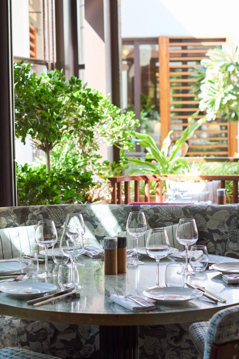 تمتعوا بتجربة برانش لو برانش باي بيف بار الأسبوعي في جميرا النسيم دبي