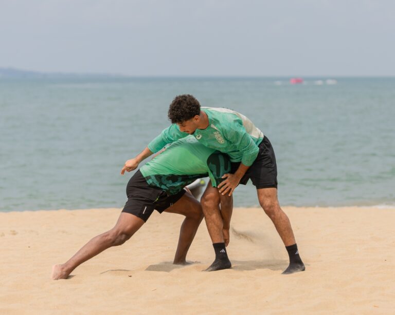 فريق السعودية للمصارعة الشاطئية يبدأ تحضيراته في سانيا