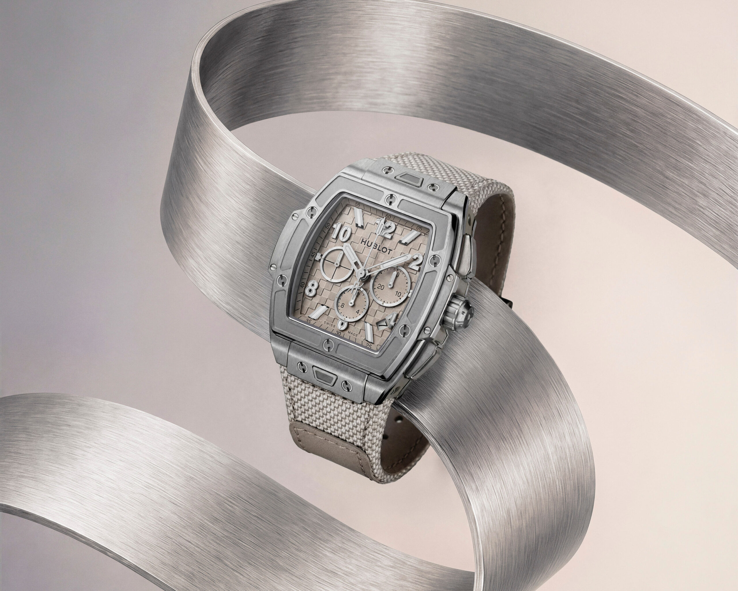 هوبلو تكشف عن  Spirit of Big Bang Essential Taupe  بإصدارين محدودين