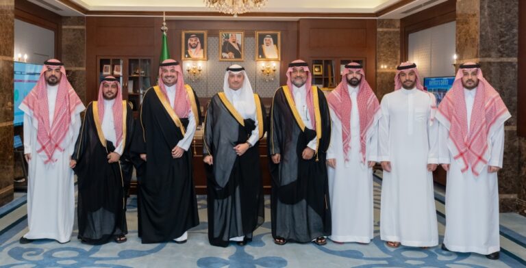 محافظ الأحساء يستقبل بن جلوي