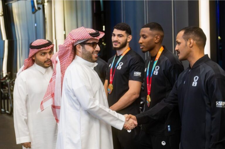 معالي المستشار تركي آل الشيخ يستقبل أبطال الشباب في الملاكمة