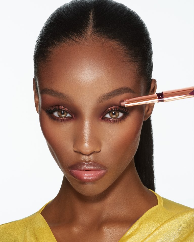 ظلال العيون EXAGGER EYES EASY  EYESHADOW STICKS الجديد من شارلوت تلبوري