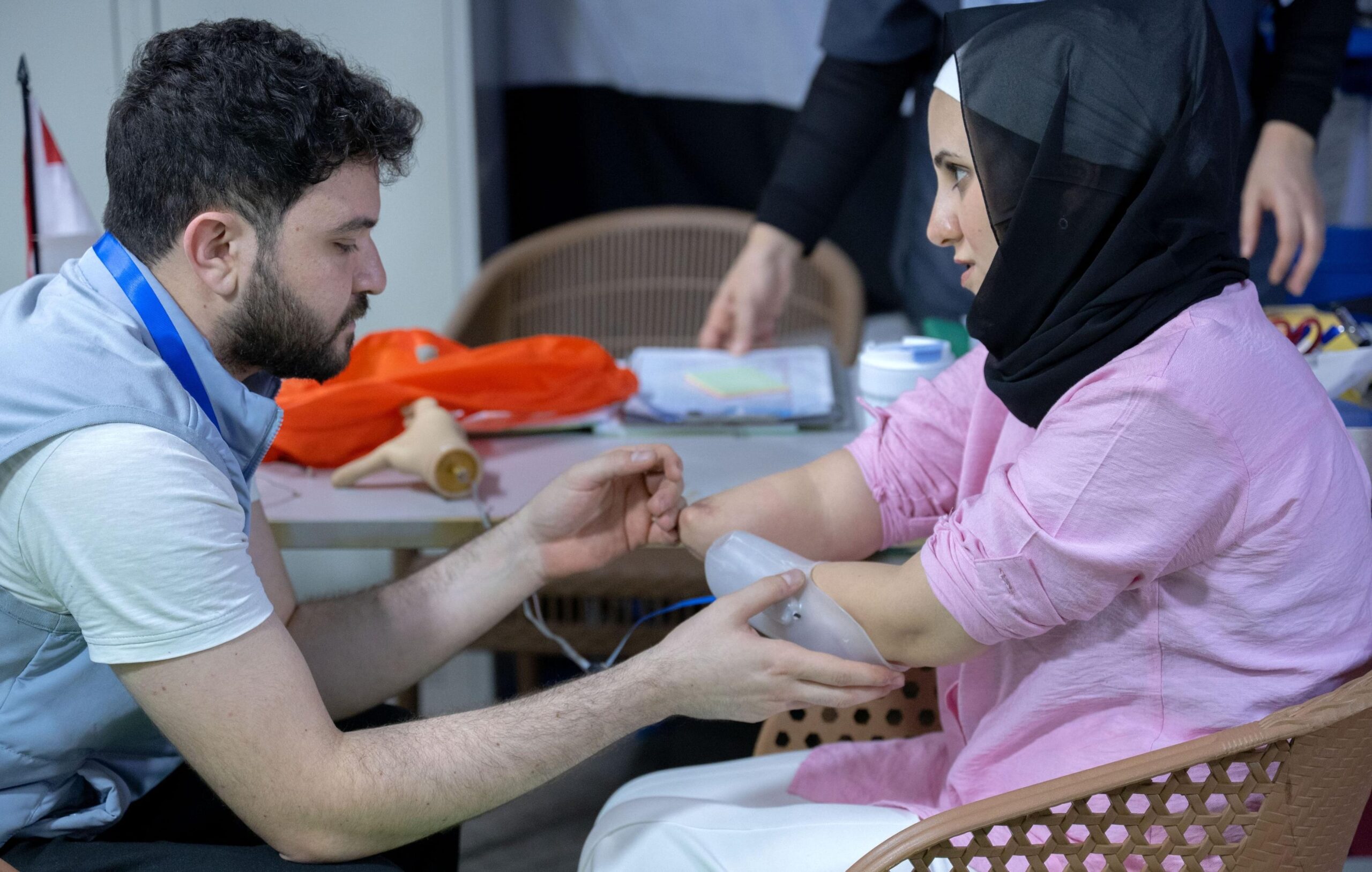 المستشفى الإماراتي العائم ينجح في تركيب أطراف صناعية لـ51 من المصابين الفلسطينيين من مبتوري الأطراف