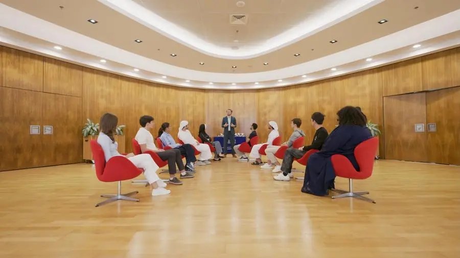جامعة السوربون أبوظبي تُحدث نقلة نوعية في تعليم اللغة الفرنسية عبر تقنيات الذكاء الاصطناعي ومحاكاة الواقع الافتراضي