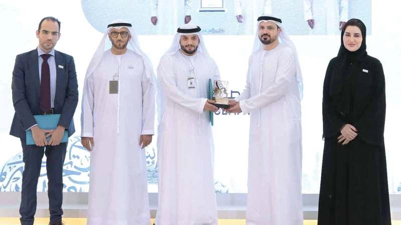 «إقامة دبي» تحتفي بتتويج «تنظيم العمالة المساعدة» بأفضل «تجربة مدينة رقمية»