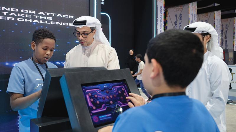 منصور بن زايد: الاستثمار في الإنسان يبدأ بتمكينه من المعرفة والمهارات