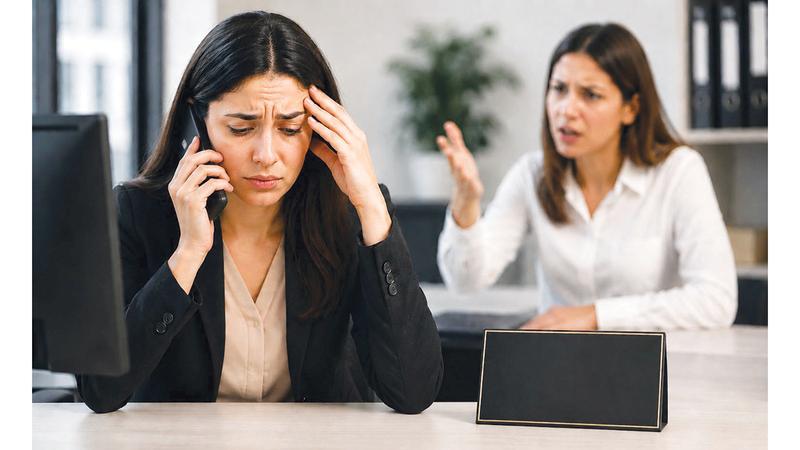 عتاب هاتفي مع زميلة عمل يكلف موظفة 51 ألف درهم