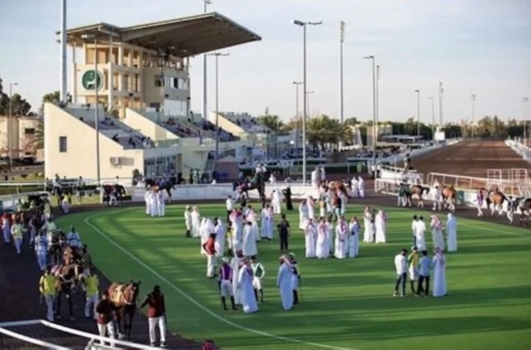 انطلاق أولى أمسيات موسم سباقات الطائف في ميدان الملك خالد للفروسية